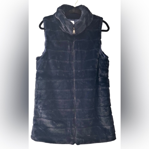🎉Poshiversary SALE🎉 Le Moda Faux Fur Navy Textured Stripe Vest - Size Medium - Picture 7 of 11